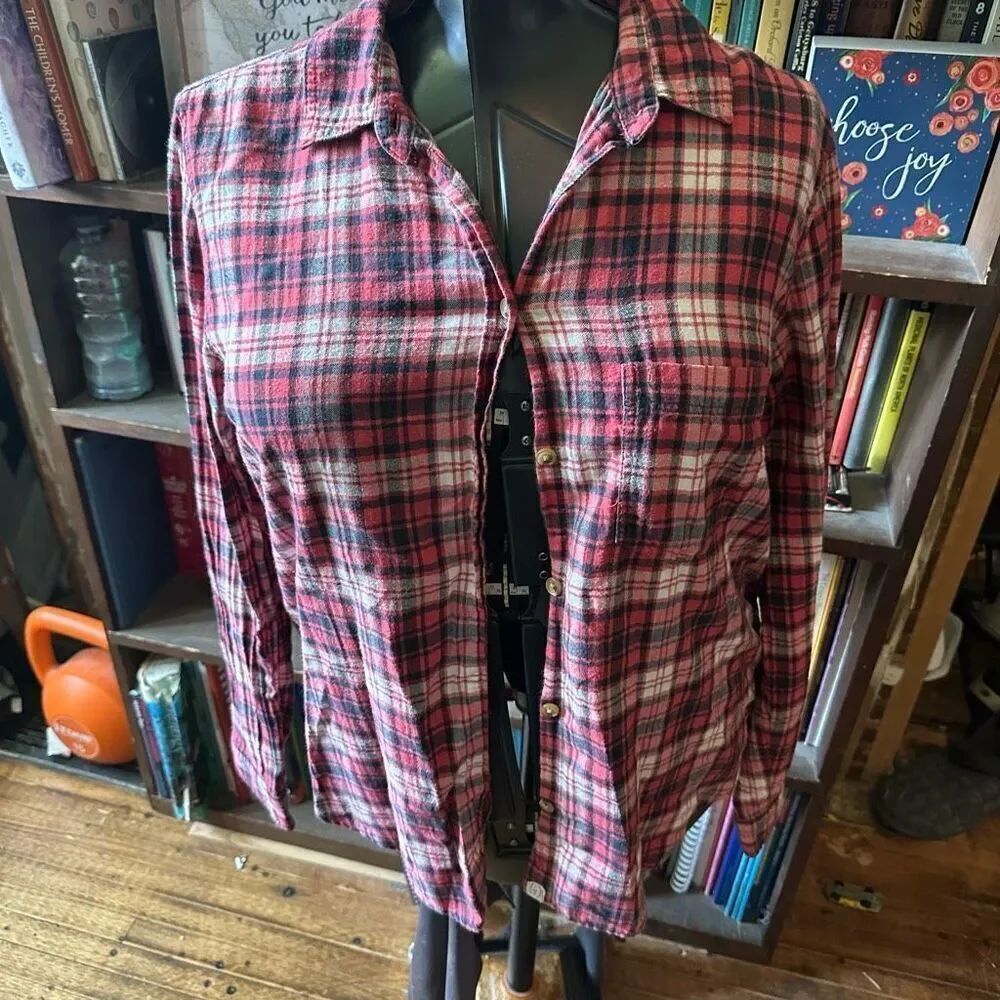 American Eagle red plaid button down Boyfriend shirt